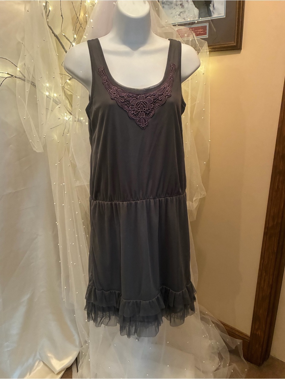 Women's Sleeveless Tiered Slip Dress with Lace Yoke - Gray